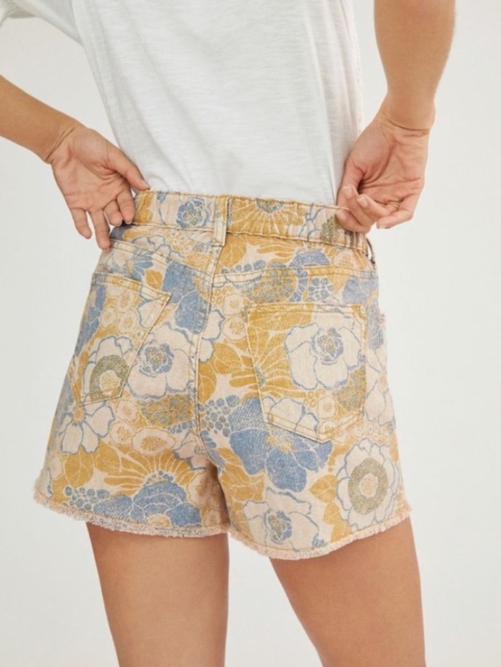 NWT Pilcro Lara Ultra High-Rise Frayed Floral Denim Shorts